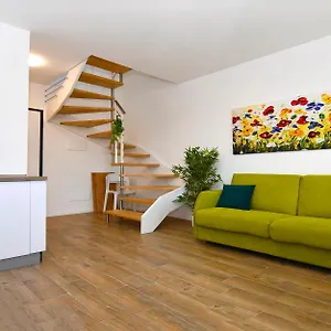 https://fond-prada-ieo-elegante-appartamento-con-suite.it-lombardy.com